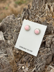 Rope Edge Pink Conch Stud Earrings