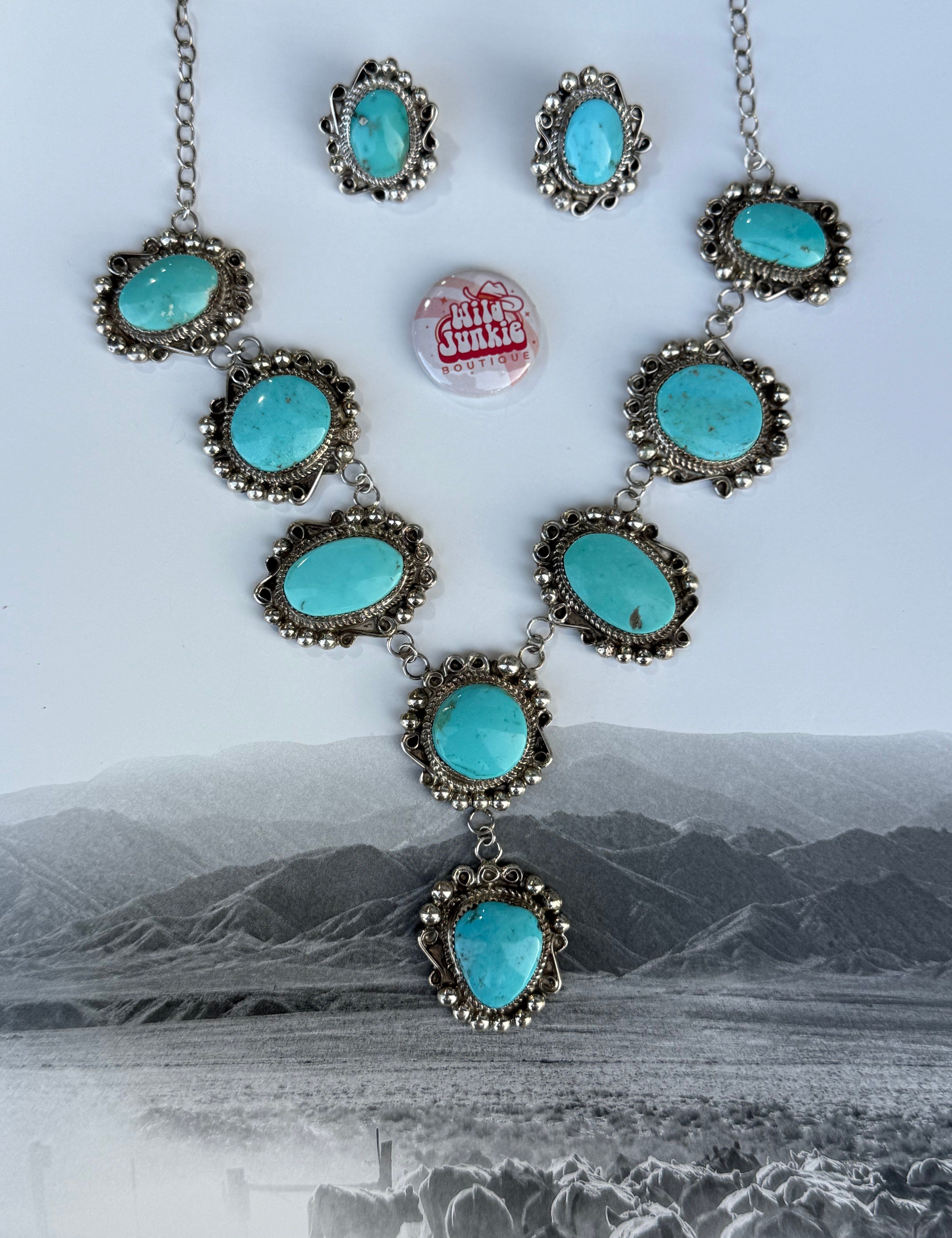 Neck_EarSet_440_DonovanNez.jpg