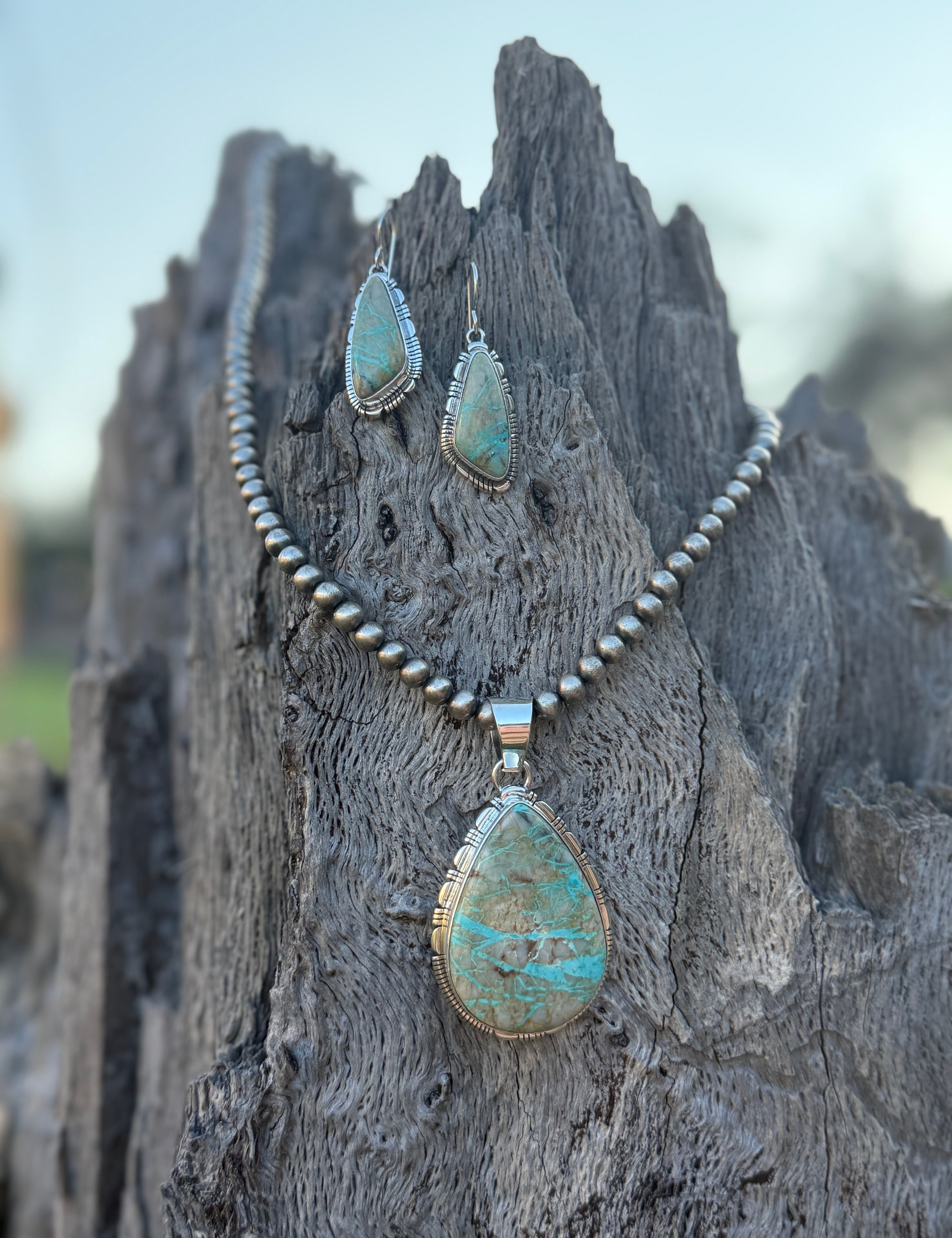 Pend_EarSet_nopearlchain_264_BoulderTurq_AntionetteMart.jpg