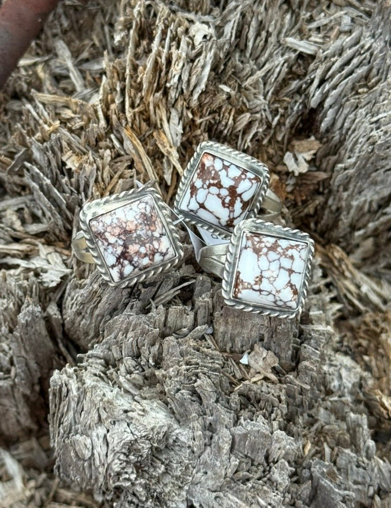 Adjustable Wild Horse Square Ring