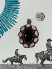 Black Onyx Queen Conch Floral Pendant
