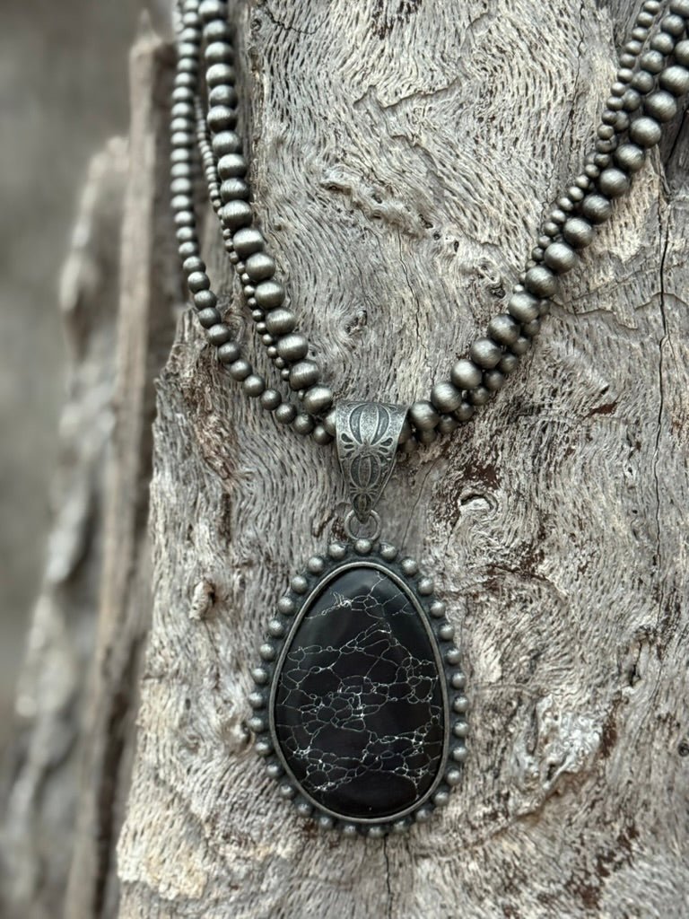 Black Oval Stone Pendant Layered Pearl Necklace