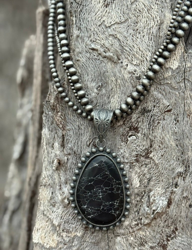 Black Oval Stone Pendant Layered Pearl Necklace