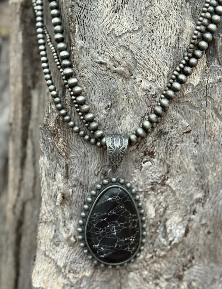 Black Oval Stone Pendant Layered Pearl Necklace