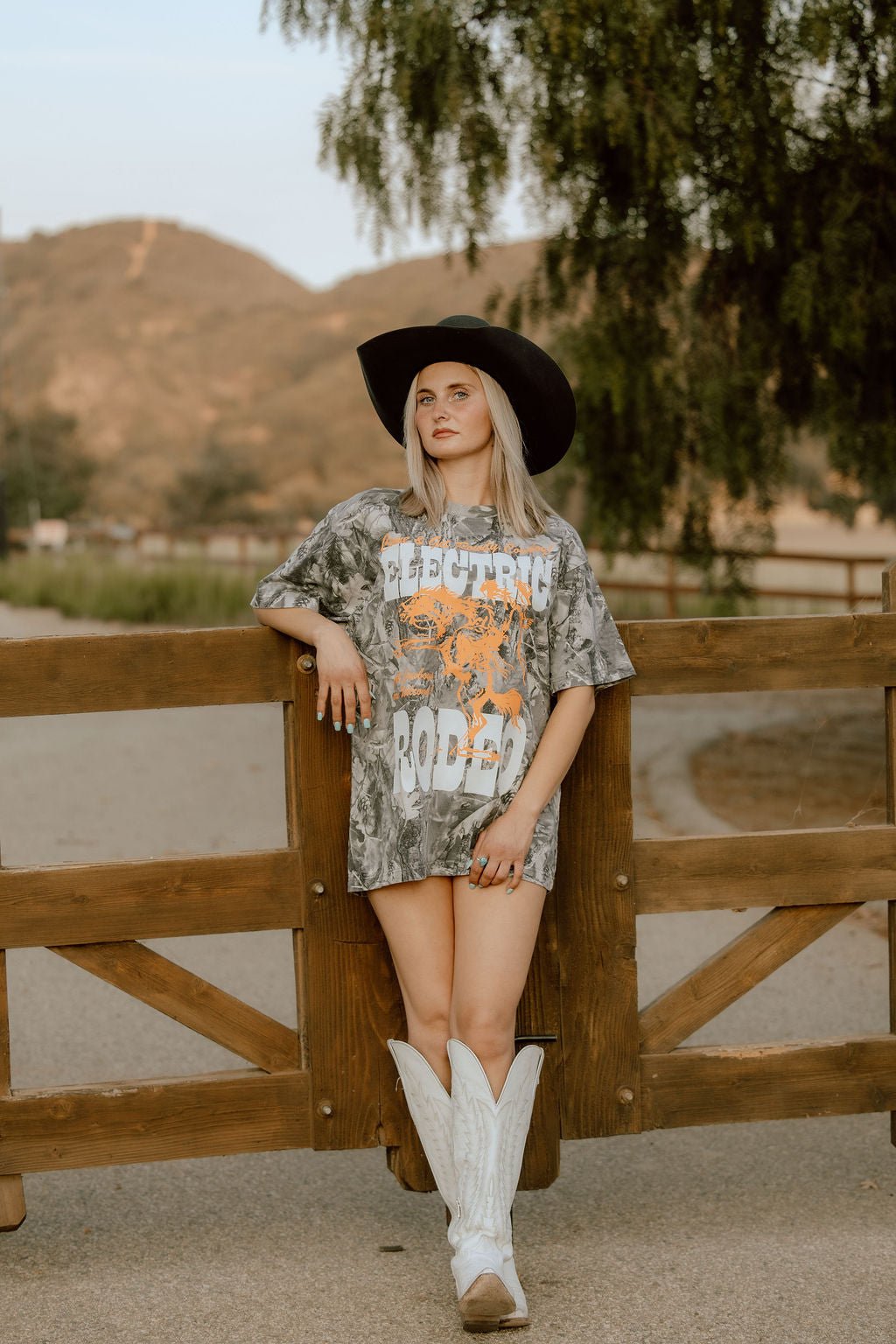Electric Rodeo Oversized Graphic TeeXS/S