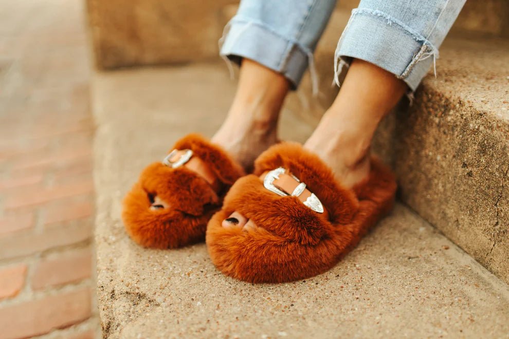 Fuzzy Buckle Slides - ChestnutS - 5/6