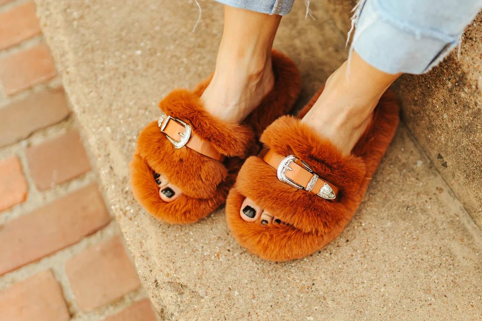 Fuzzy Buckle Slides - ChestnutS - 5/6