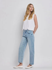 Light Wash Relaxed Barrel Leg Jeans25
