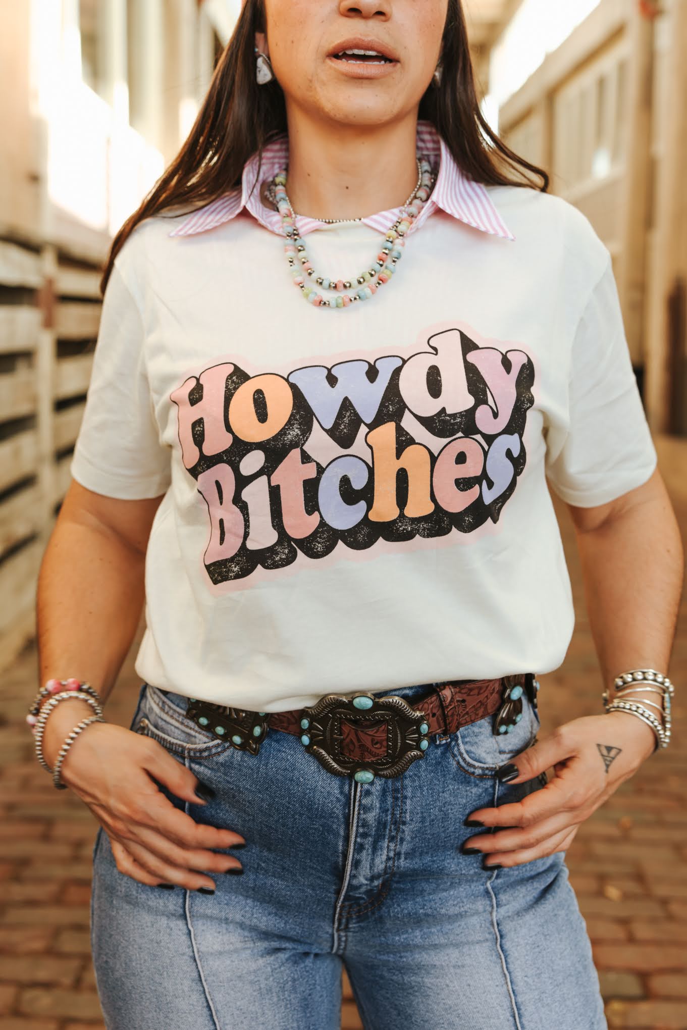 Multicolor Howdy Bitches Graphic TeeS