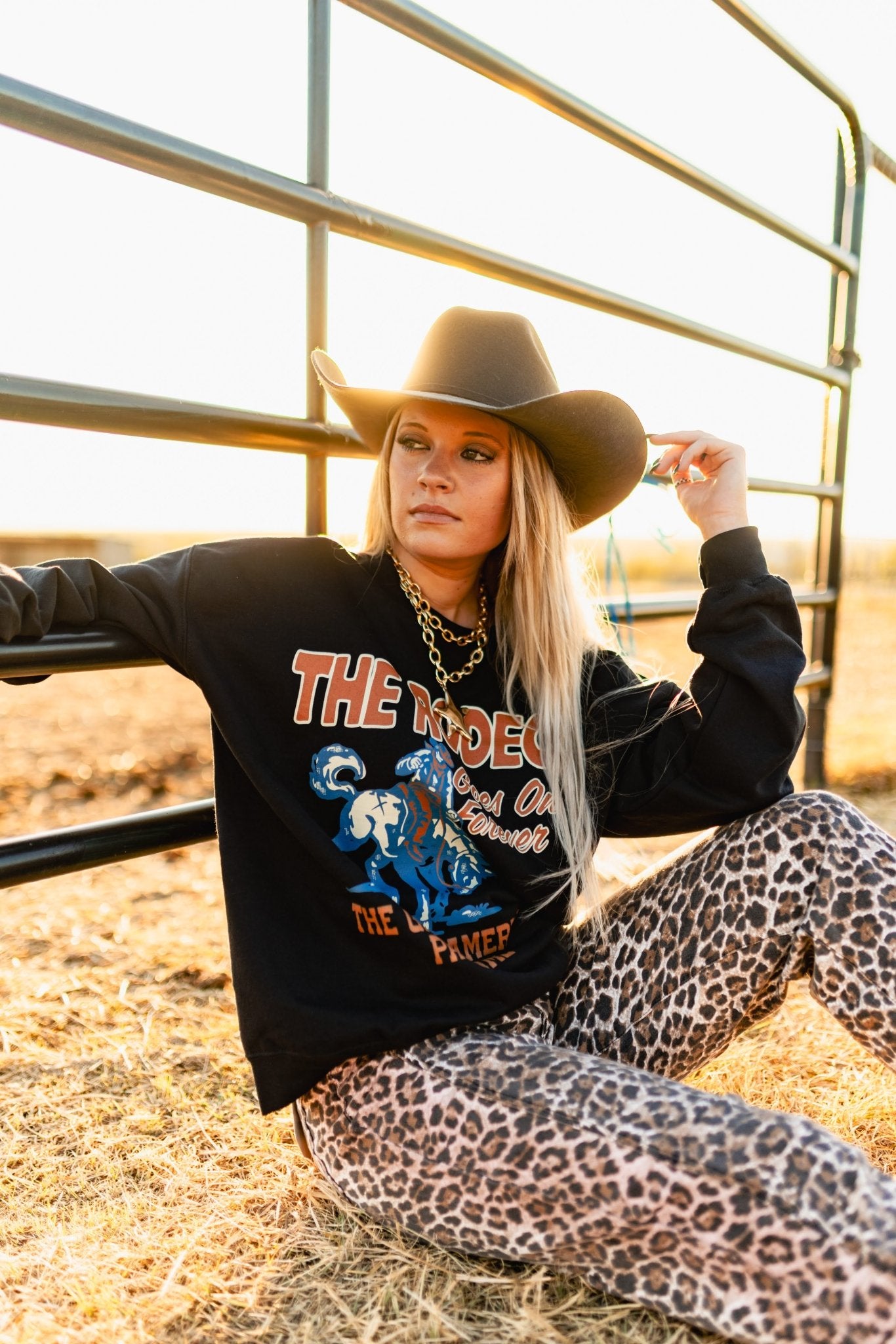 rodeo-forever-graphic-sweatshirt-6634937.jpg?v=1761391955