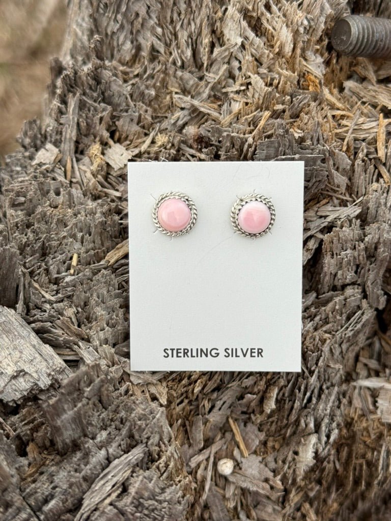 Rope Edge Pink Conch Stud Earrings