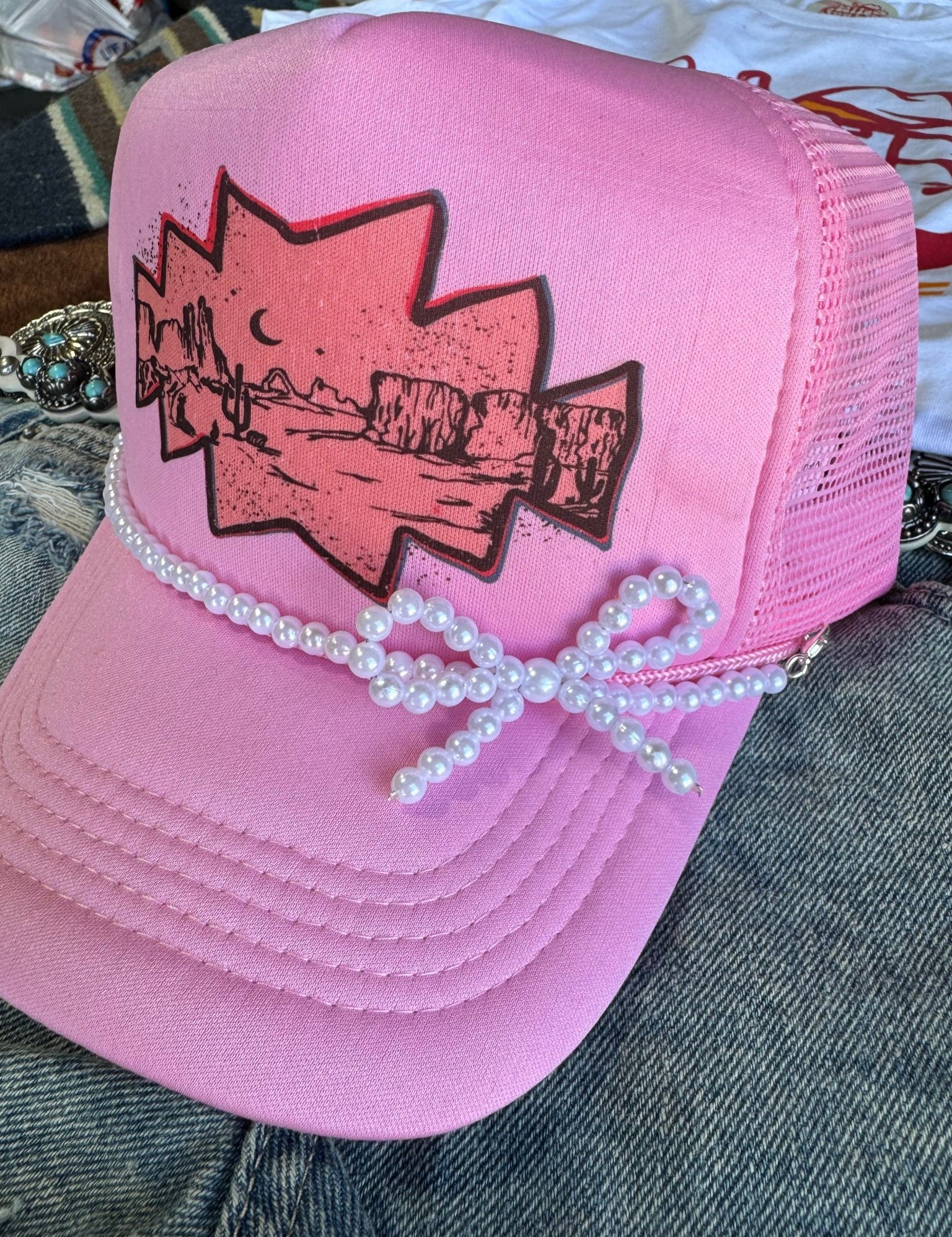 White Pearl Bow Trucker Hat Chain