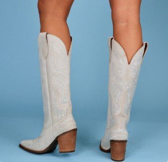 Winter White Embroidered Boots6