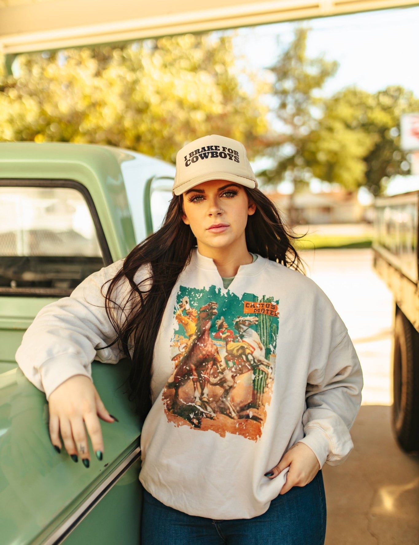 Cactus Motel Western Graphic SweatshirtCreamS