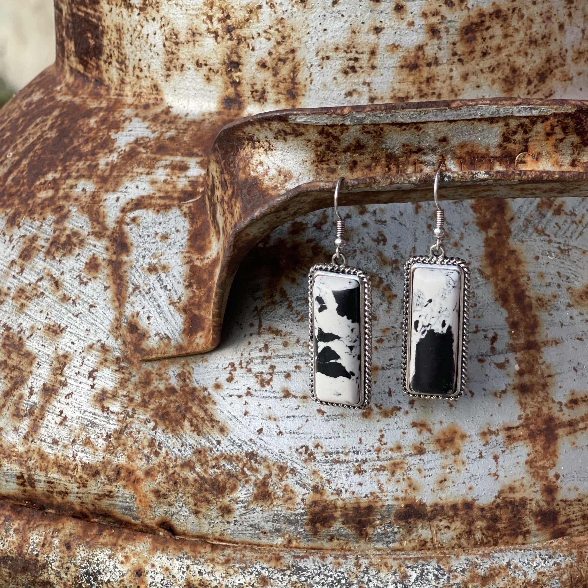 Faux White Buffalo Bar EarringsWhiteOS