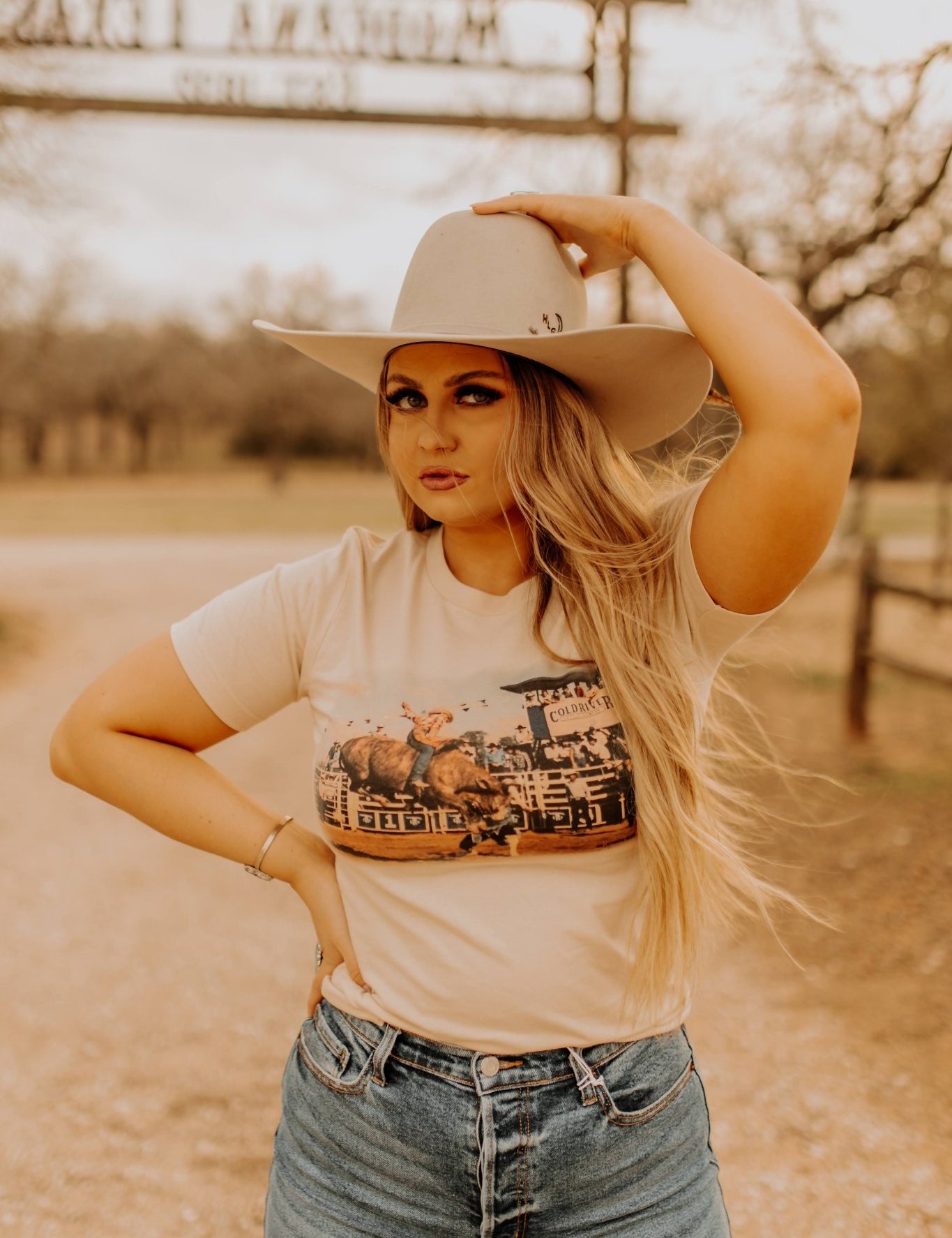 Vintage Rodeo Bull Graphic TeeCreamS